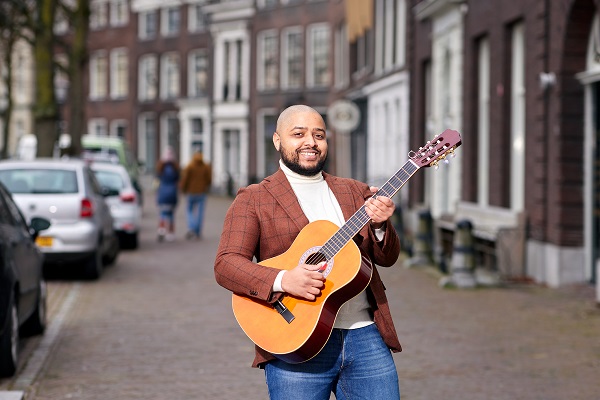 Alessandro & zijn gitaar